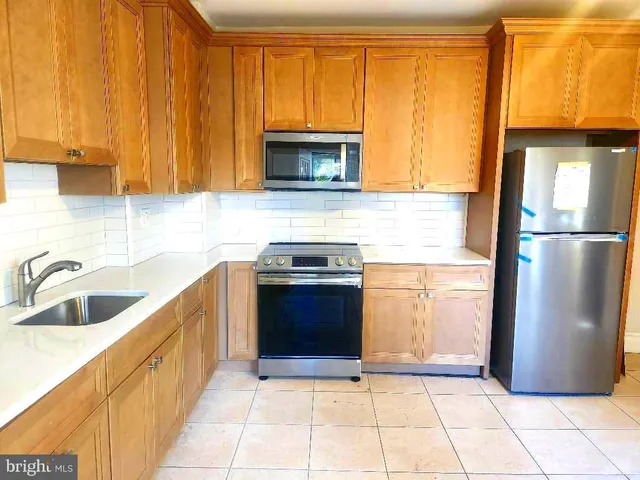 $2,650 | 212 Mulberry Street, Bristol, PA 19007