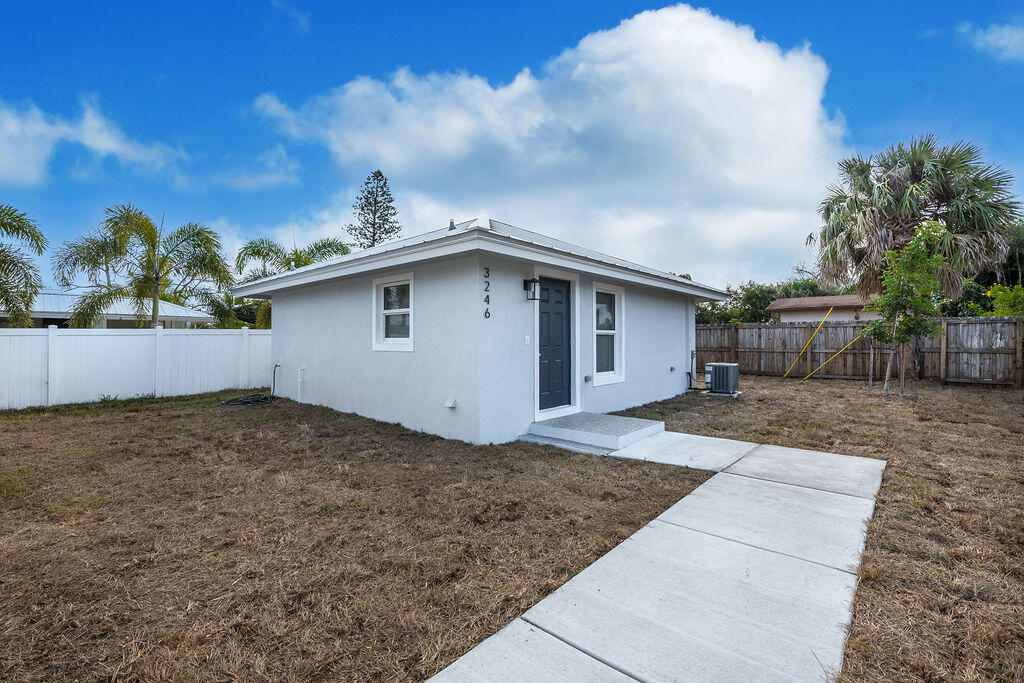 LOT 15, BLK 192, GOLDEN GATE, PB 11/41 P