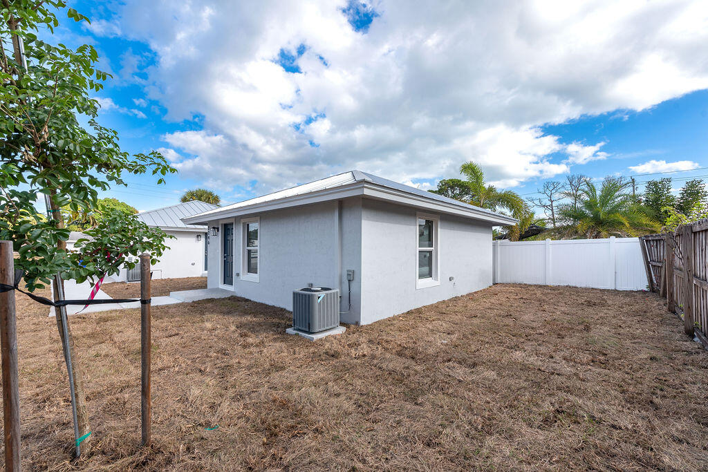 3246 Jefferson Street Stuart, FL 34997 - Photo 19 of 19 3246SEJeffersonStStuart-3