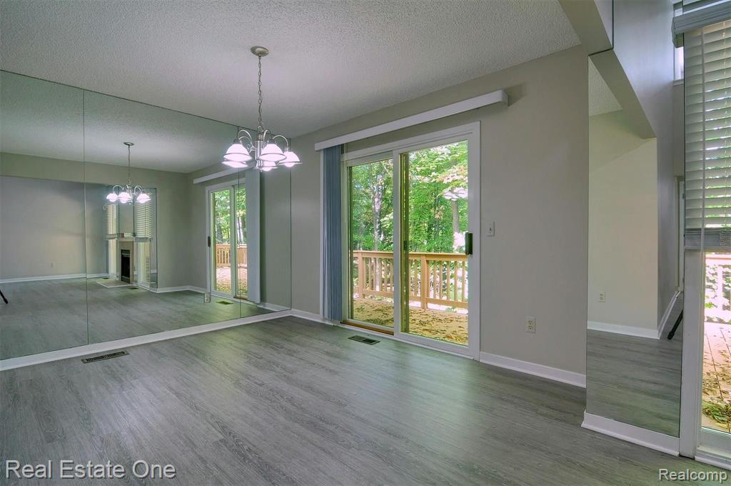 6140 Spring Vale Road, Unit 94 West Bloomfield, MI 48322 - Photo 8 of 37 Gallery Image 8