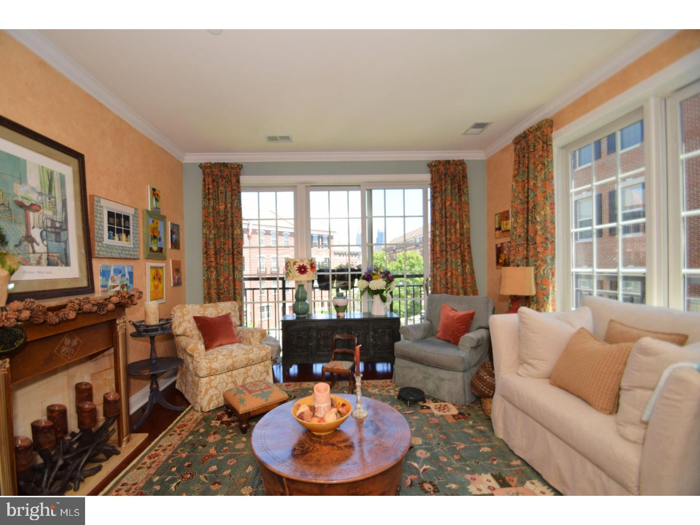600 Commodore Court, Unit 2631 Philadelphia, PA 19146 - Photo 12 of 24 Living Room