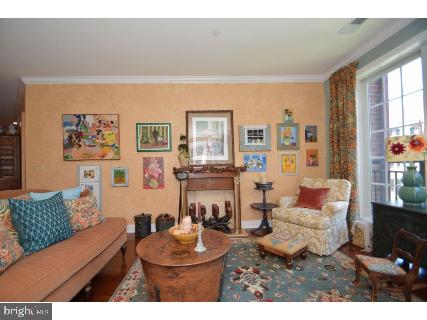 600 Commodore Court, Unit 2631 Philadelphia, PA 19146 - Photo 13 of 24 Living Room