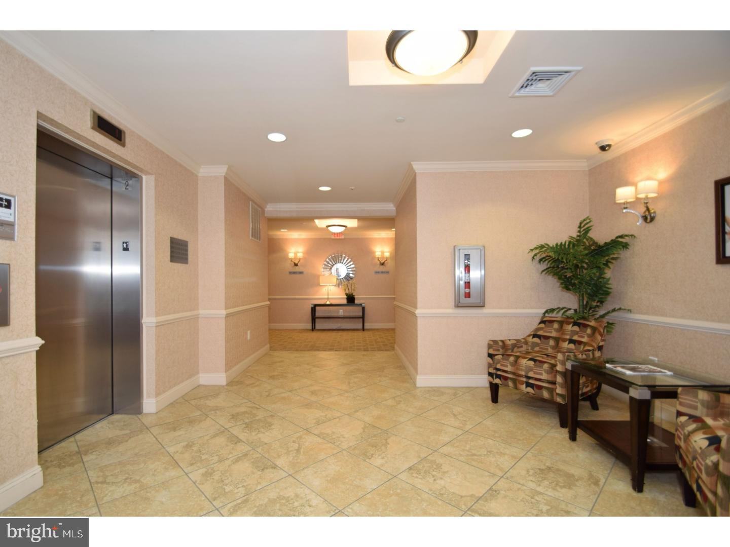 600 Commodore Court, Unit 2631 Philadelphia, PA 19146 - Photo 3 of 24 Hallway