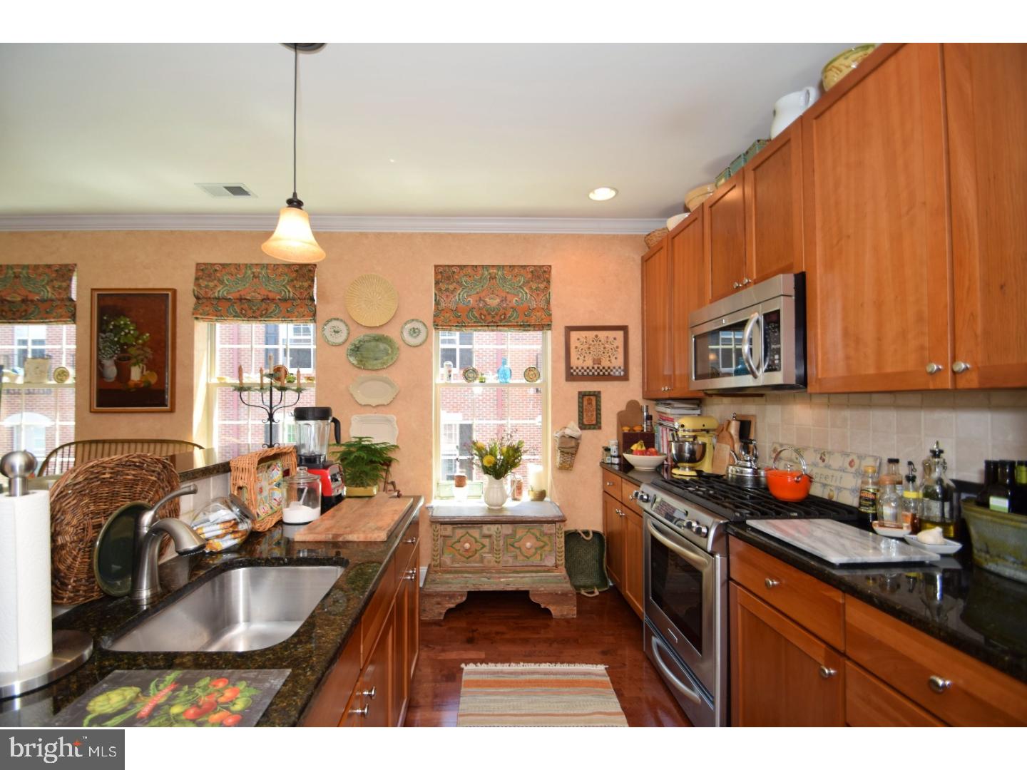 600 Commodore Court, Unit 2631 Philadelphia, PA 19146 - Photo 6 of 24 Kitchen