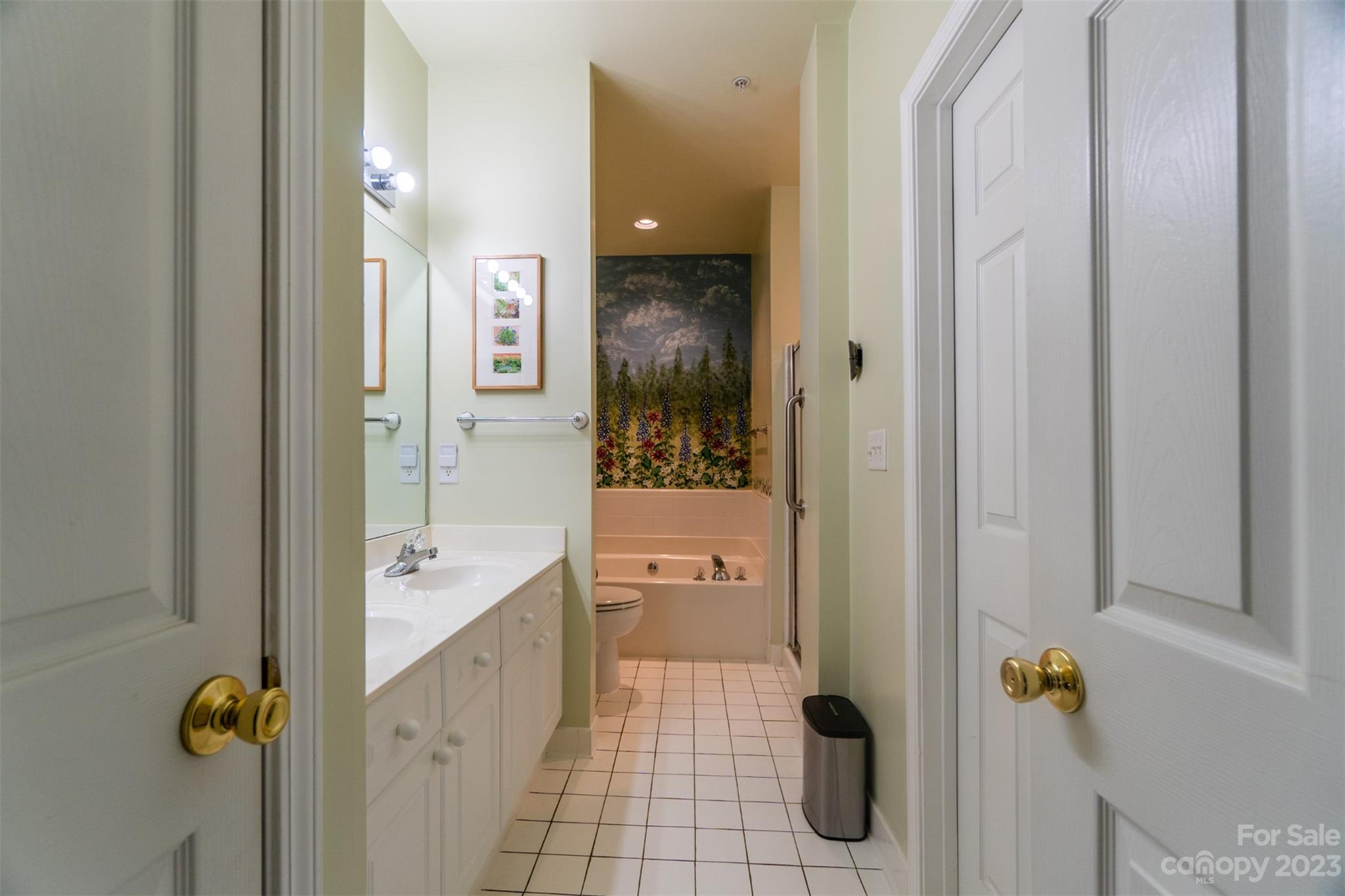 737 Peninsula Drive Davidson, NC 28036 - Photo 19 of 34 a bathroom with a shower