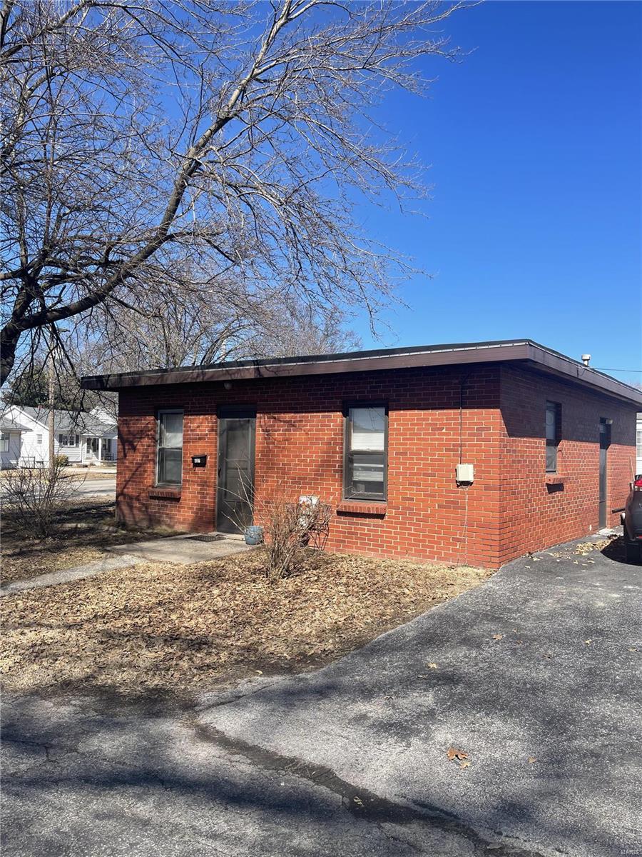 527 South Prairie Street Bethalto, IL 62010 - Photo 1 of 26