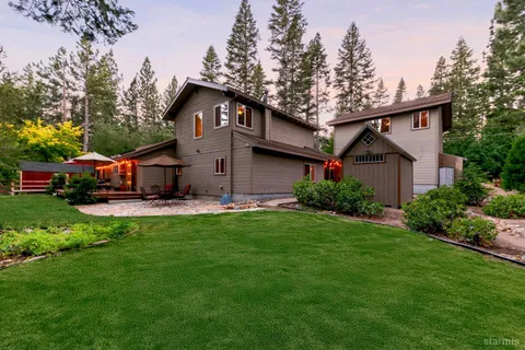 a view of a back yard of the house