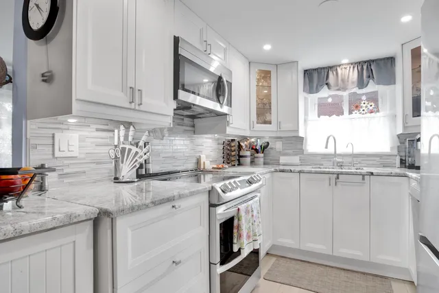 $224,900 | 7012 98th Street, Unit 1A, Chicago Ridge, IL 60415