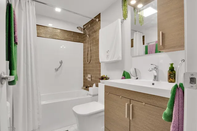 $224,900 | 7012 98th Street, Unit 1A, Chicago Ridge, IL 60415