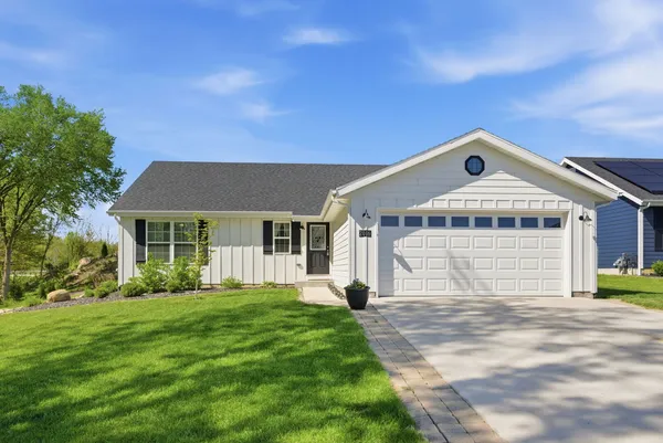 $344,900 | 2016 Red Willow Road, Morris, IL 60450