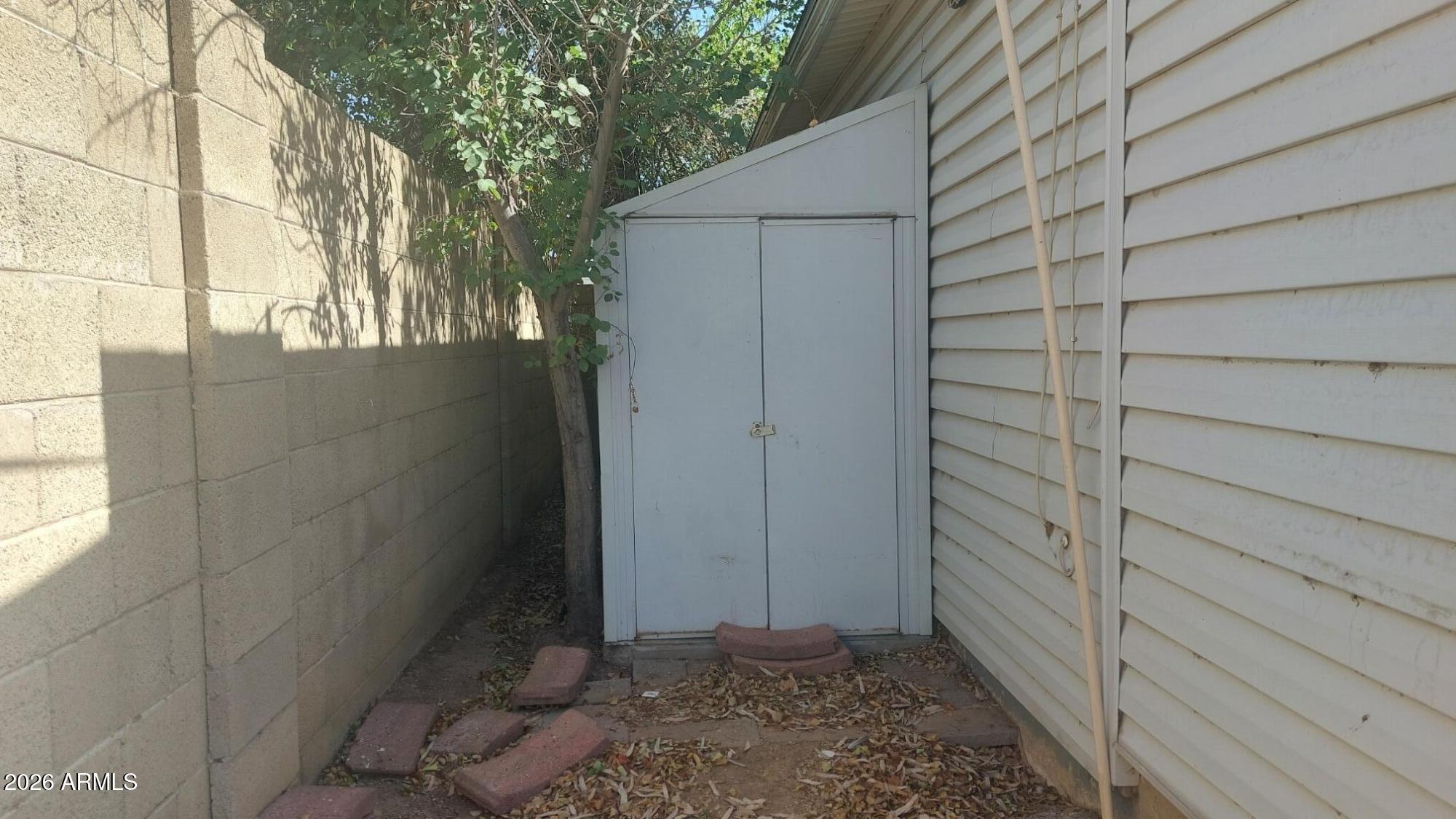 2448 West Freeway Lane Phoenix, AZ 85021 - Photo 27 of 27 a view of small space