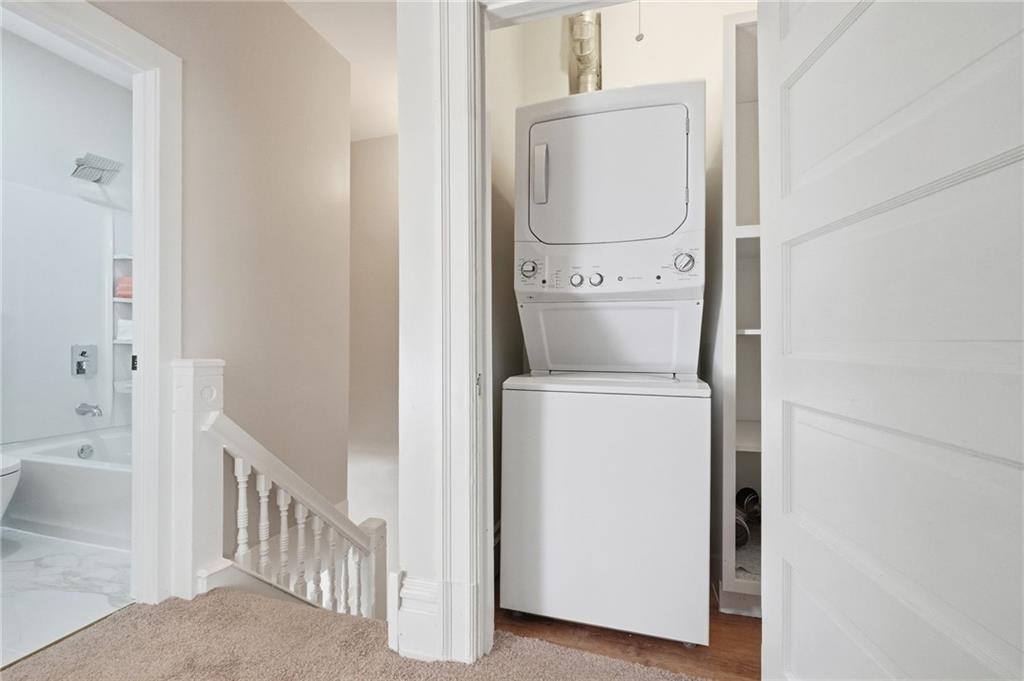 848 Grand Avenue Pittsburgh, PA 15212 - Photo 18 of 33 a utility room with dryer and washer