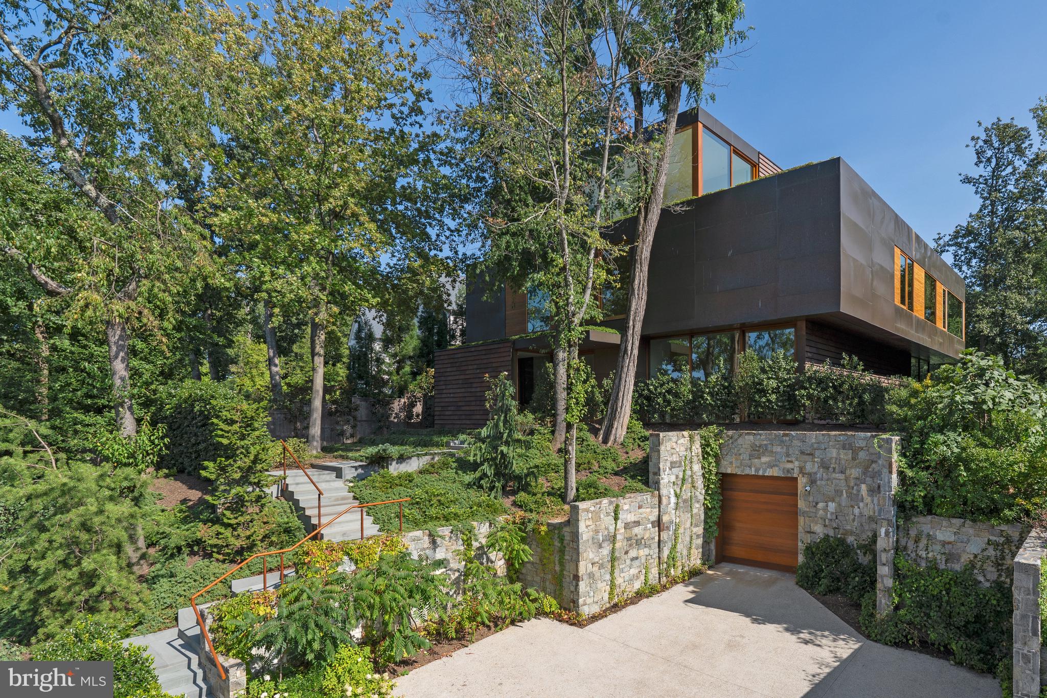 3131 Chain Bridge Road Northwest Washington, DC 20016 - Photo 3 of 54 a backyard of a house with lots of green space
