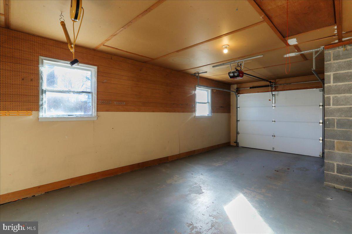 11910 Beavervale Road Smithsburg, MD 21783 - Photo 21 of 27 Garage