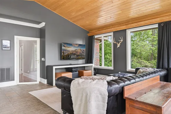 $1,675,000 | 360 Long Hollow Lane, Gainesboro, TN 38562