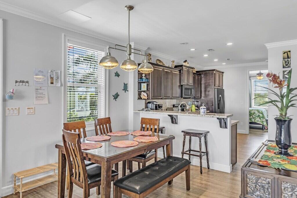262 Sombrero Beach Road, Unit 1 Marathon, FL 33050 - Photo 8 of 34 Lets relax over food and drinks!