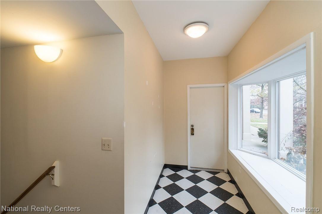 2272 London Bridge Drive, Unit 52 Rochester, MI 48307 - Photo 23 of 24 Cheerful breezeway; nice bay window overlooking rear patio