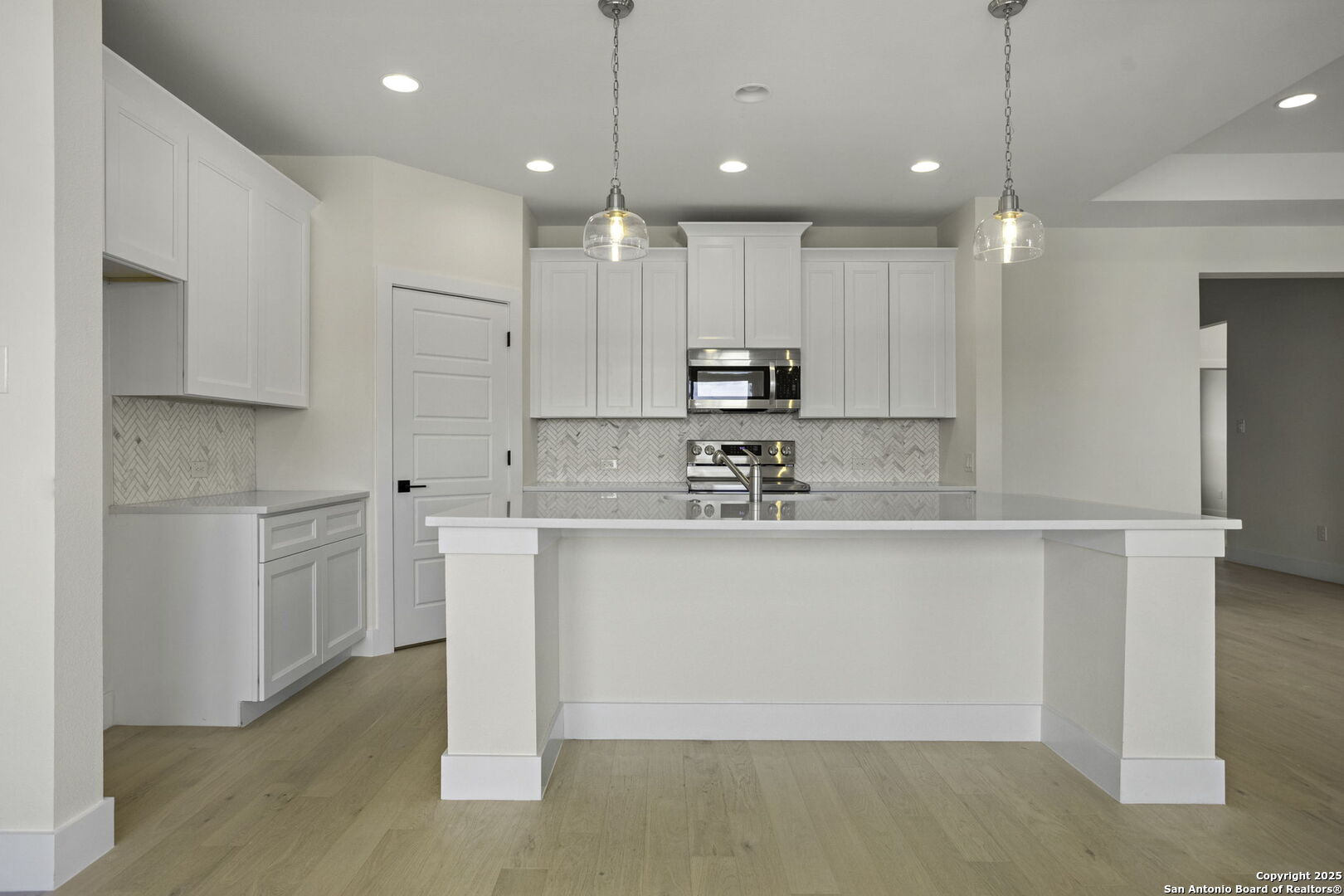 1901 Chateau Kerrville, TX 78028 - Photo 17 of 31
