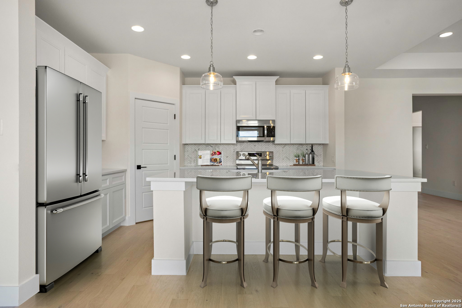 1901 Chateau Kerrville, TX 78028 - Photo 4 of 31