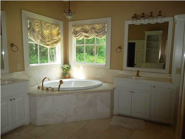 276 Lake Castle Road Madison, MS 39110 - Photo 9 of 12 Master Bath