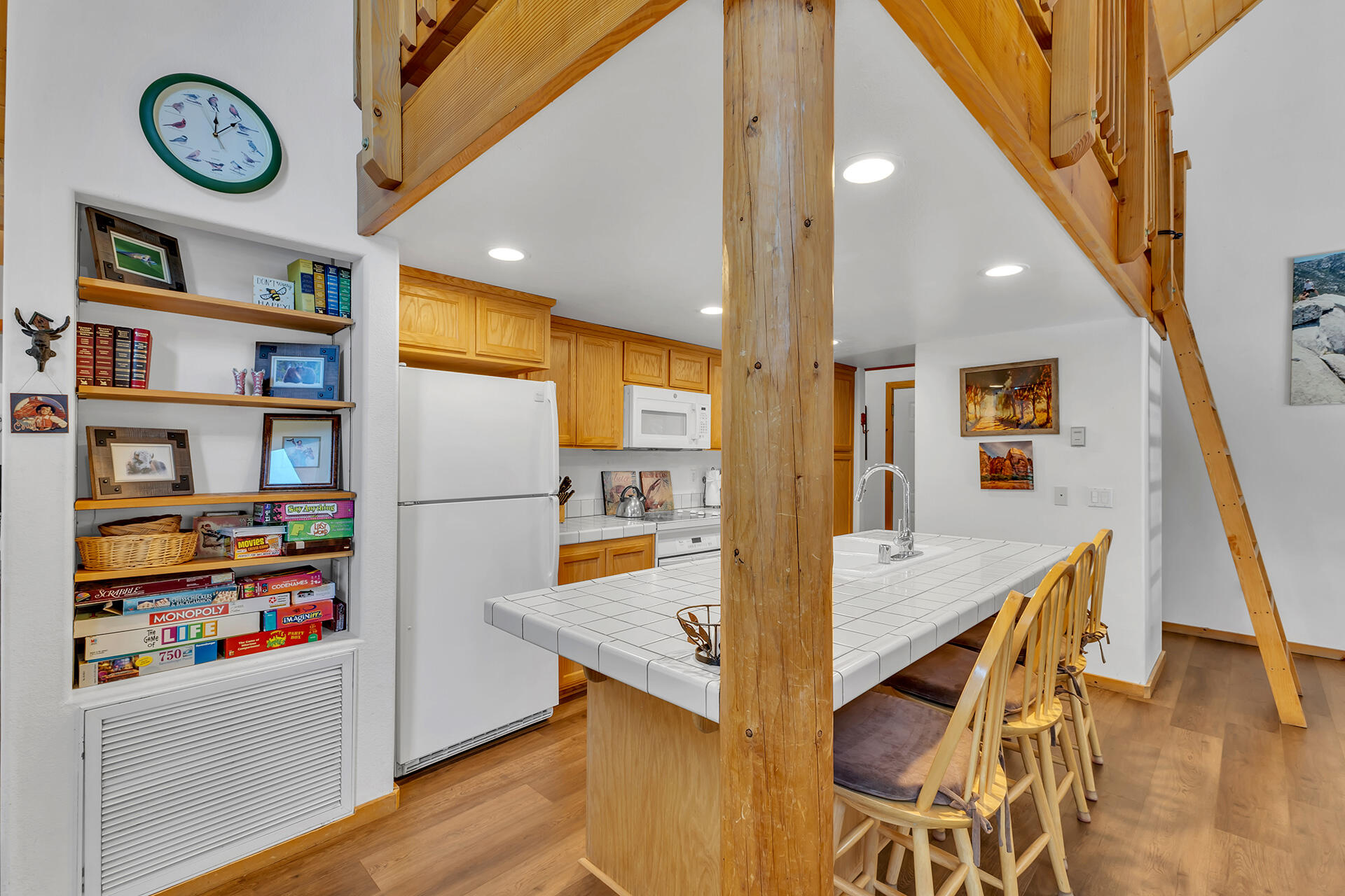 25860 Sunset View Drive Idyllwild, CA 92549 - Photo 15 of 48 Kitchen and Bar