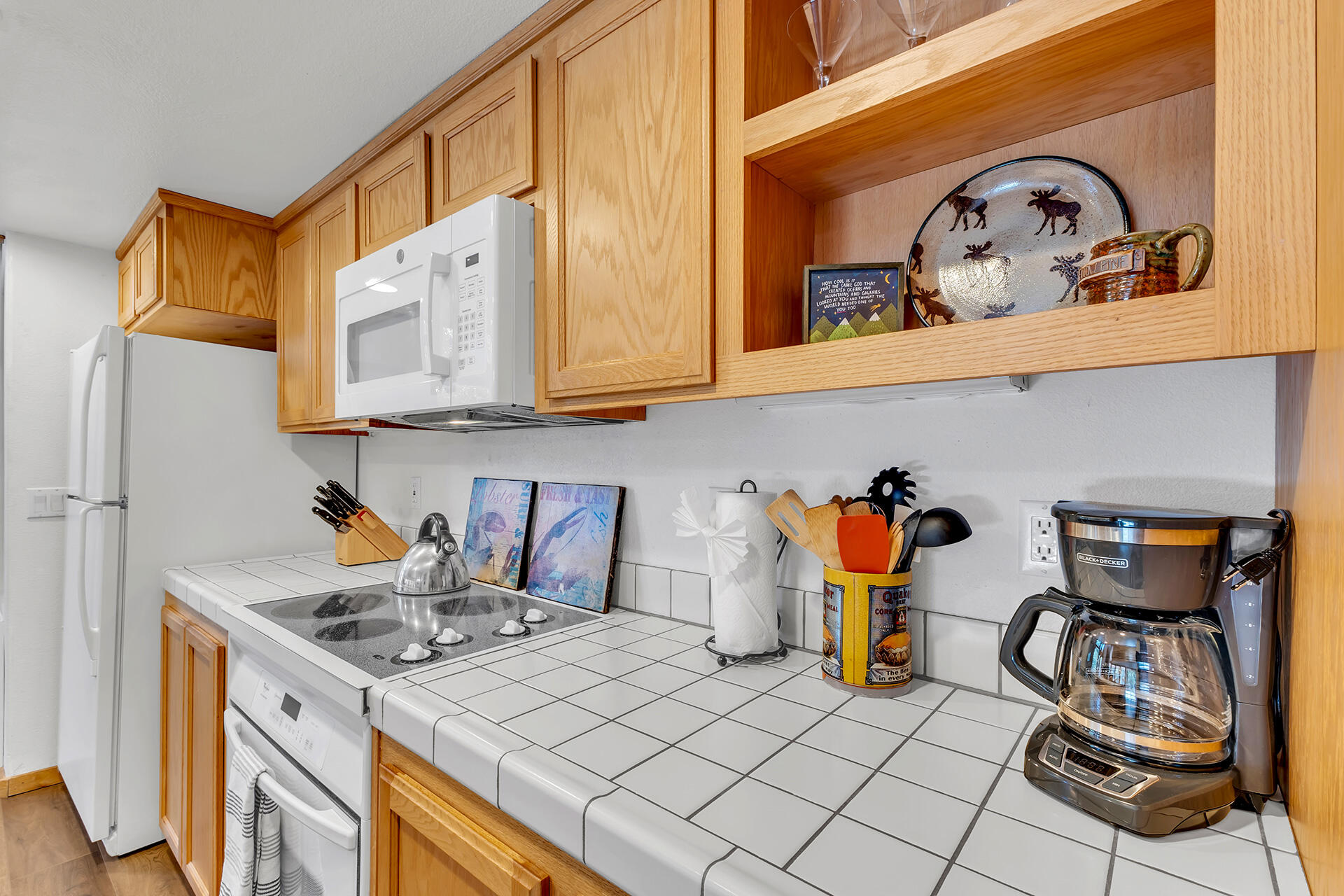 25860 Sunset View Drive Idyllwild, CA 92549 - Photo 17 of 48 Kitchen