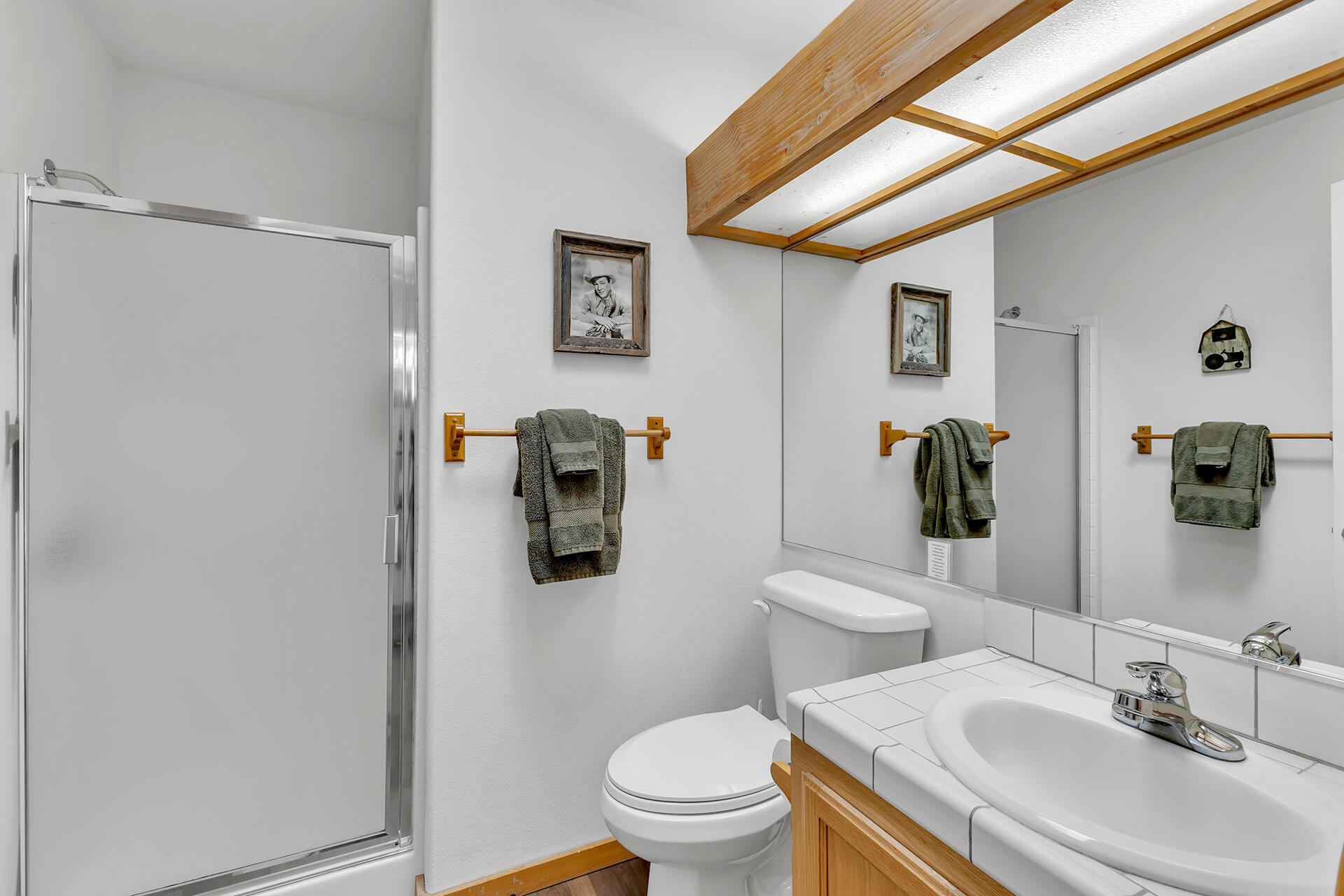 25860 Sunset View Drive Idyllwild, CA 92549 - Photo 23 of 48 Guest Bathroom