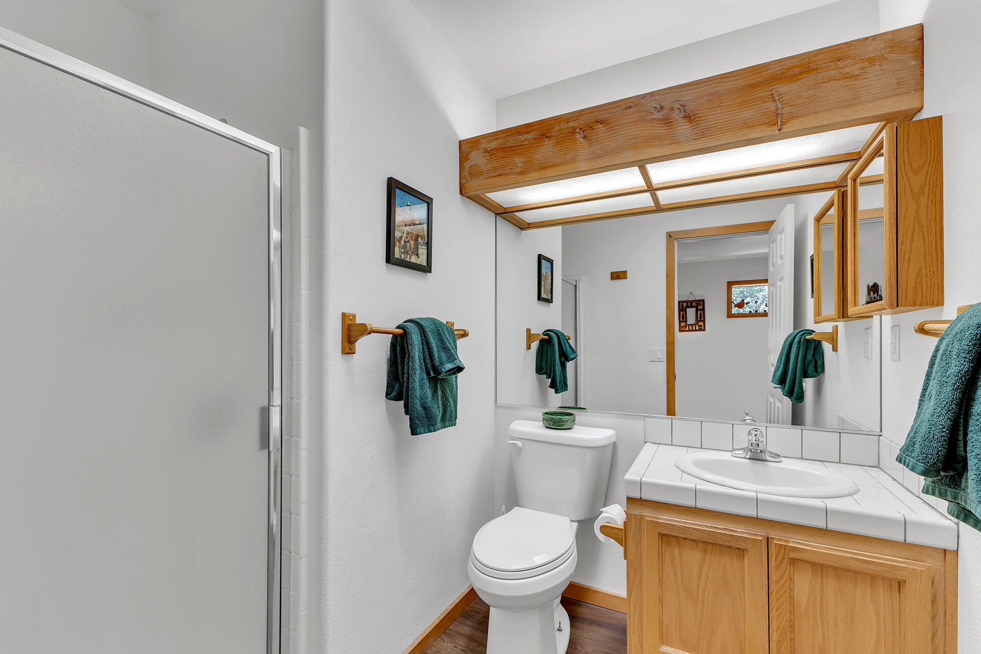 25860 Sunset View Drive Idyllwild, CA 92549 - Photo 27 of 48 Primary En Suite Bathroom