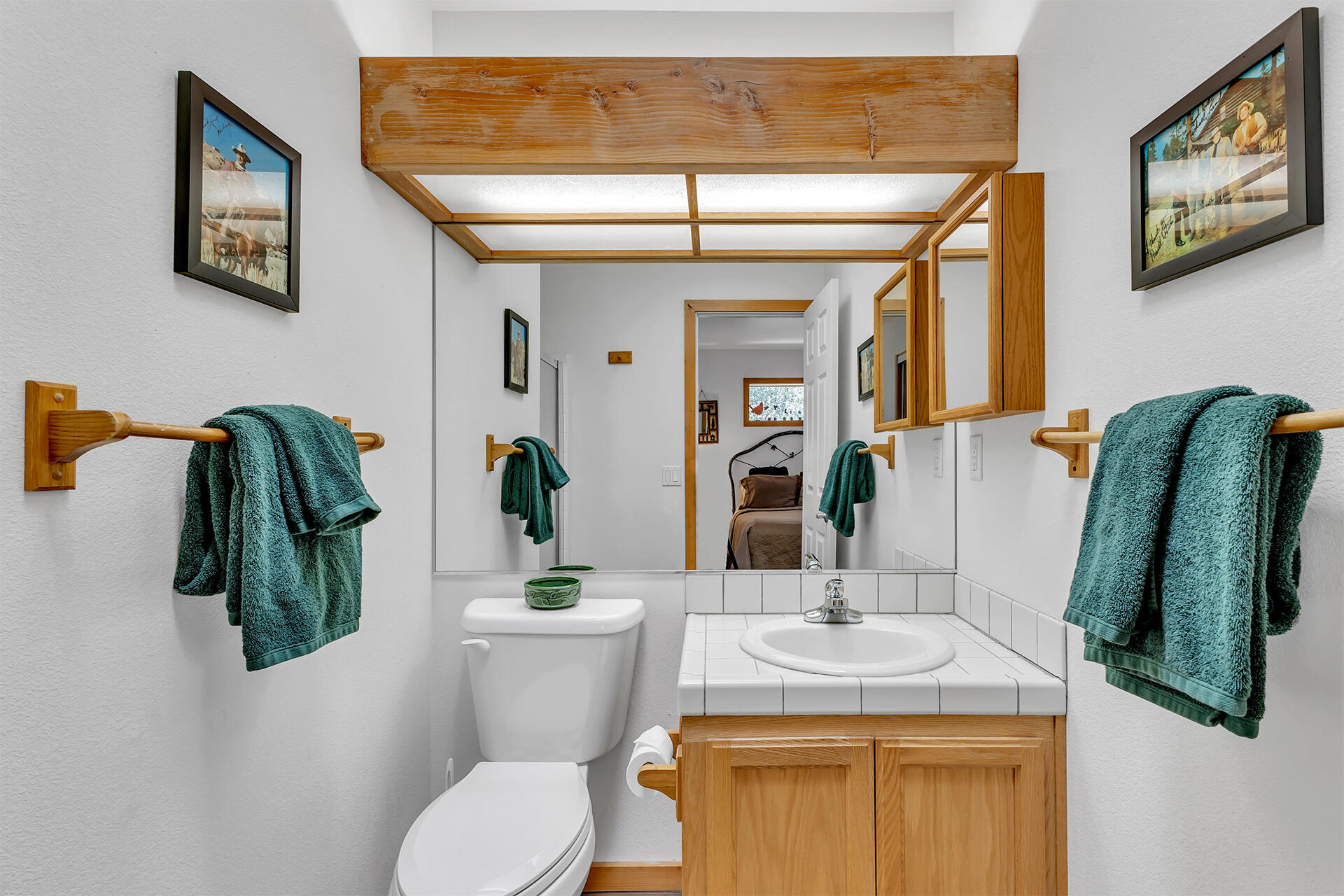 25860 Sunset View Drive Idyllwild, CA 92549 - Photo 28 of 48 Primary En Suite Bathroom