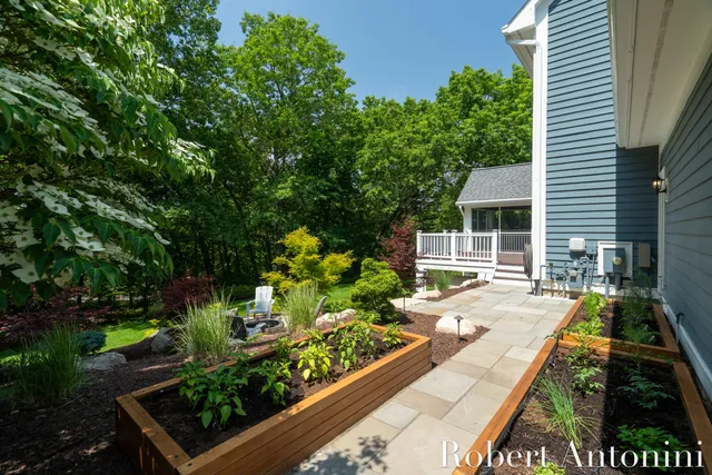 $1,500,000 | 1977 Emerald Glen Court, Ada, MI 49301