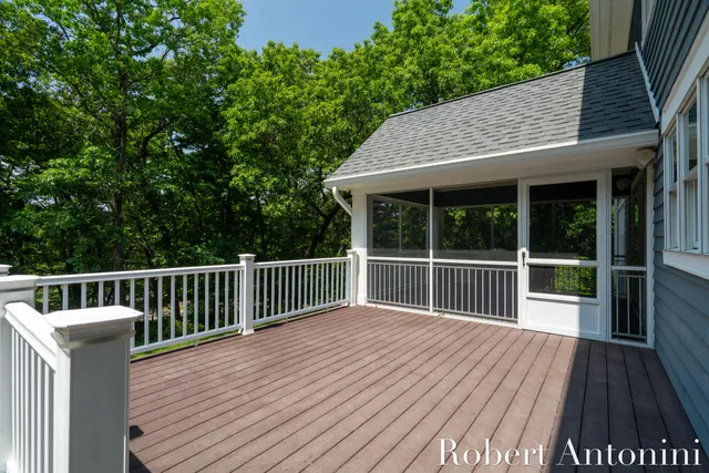 $1,500,000 | 1977 Emerald Glen Court, Ada, MI 49301