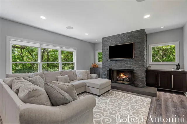 $1,500,000 | 1977 Emerald Glen Court, Ada, MI 49301