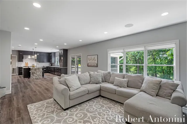 $1,500,000 | 1977 Emerald Glen Court, Ada, MI 49301