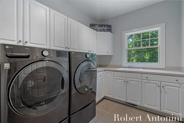 $1,500,000 | 1977 Emerald Glen Court, Ada, MI 49301