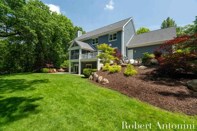 $1,500,000 | 1977 Emerald Glen Court, Ada, MI 49301