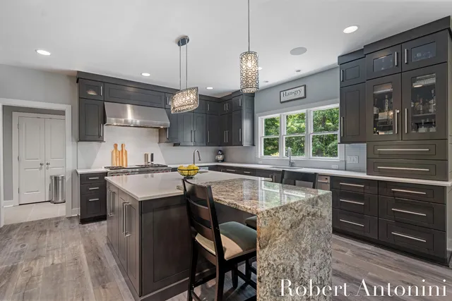 $1,500,000 | 1977 Emerald Glen Court, Ada, MI 49301