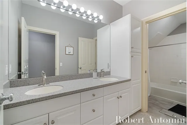 $1,500,000 | 1977 Emerald Glen Court, Ada, MI 49301