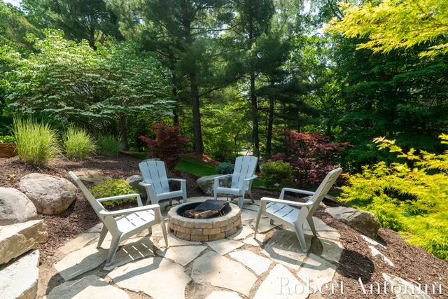 $1,500,000 | 1977 Emerald Glen Court, Ada, MI 49301