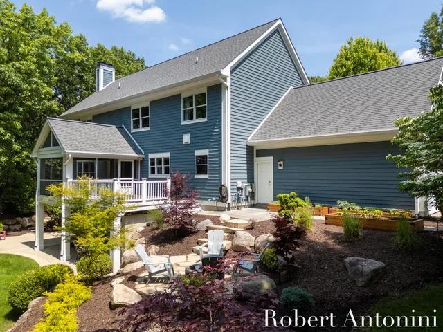 $1,500,000 | 1977 Emerald Glen Court, Ada, MI 49301