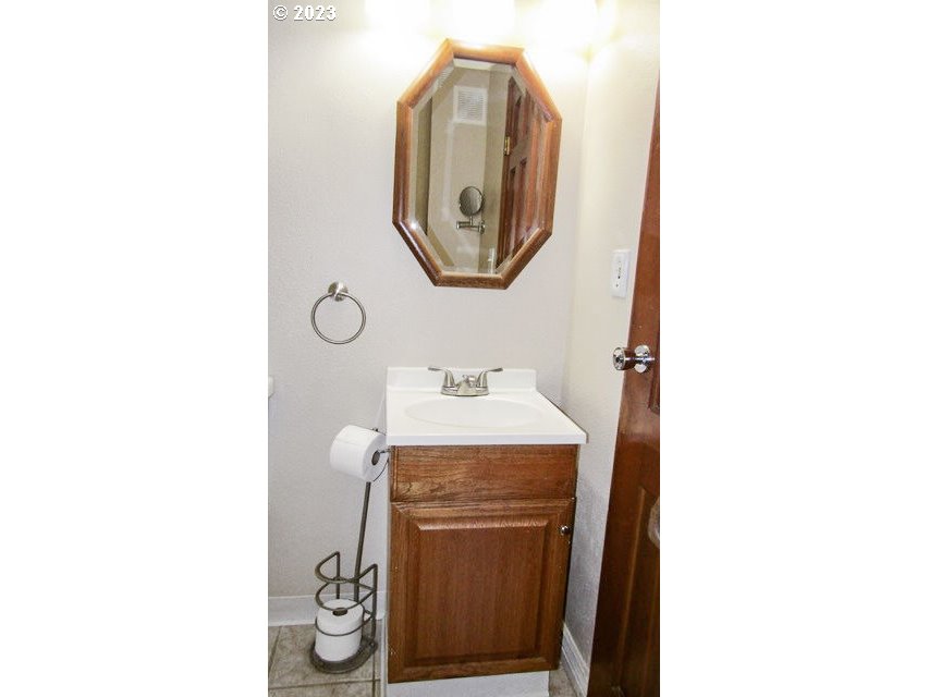 2410 Fisher Road Northeast Salem, OR 97305 - Photo 28 of 37 Gallery Image 28