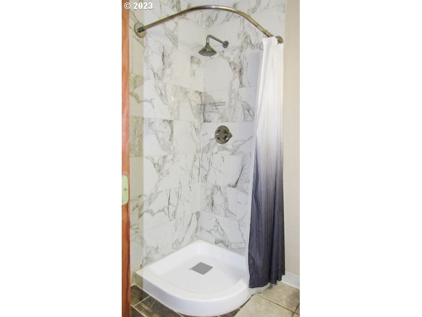 2410 Fisher Road Northeast Salem, OR 97305 - Photo 29 of 37 Gallery Image 29