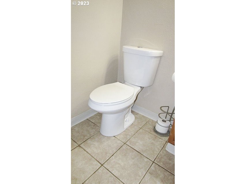 2410 Fisher Road Northeast Salem, OR 97305 - Photo 32 of 37 Gallery Image 32