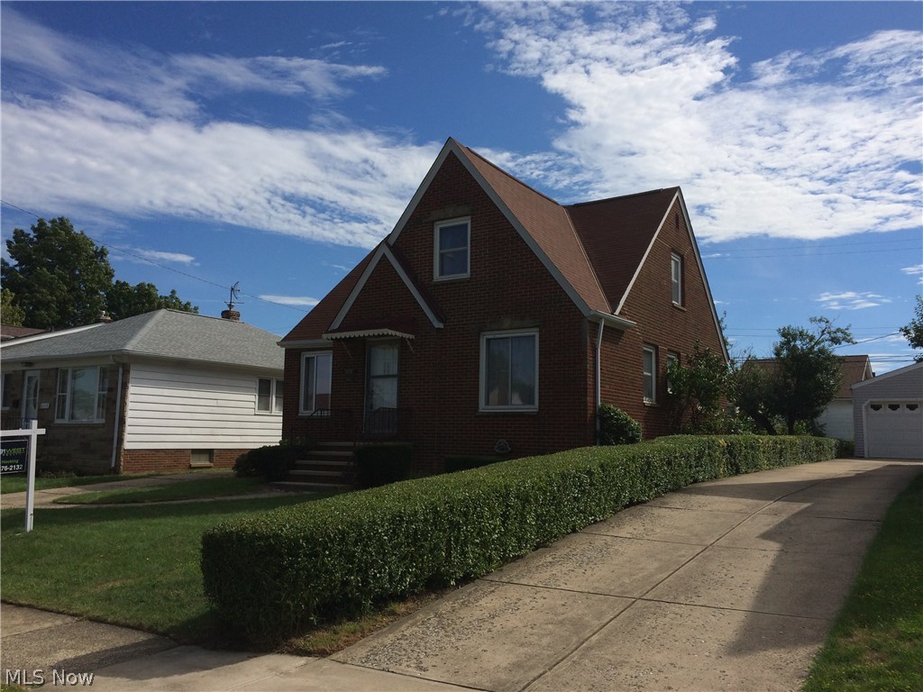 6121 Manchester Road Parma, OH 44129 - Photo 13 of 19