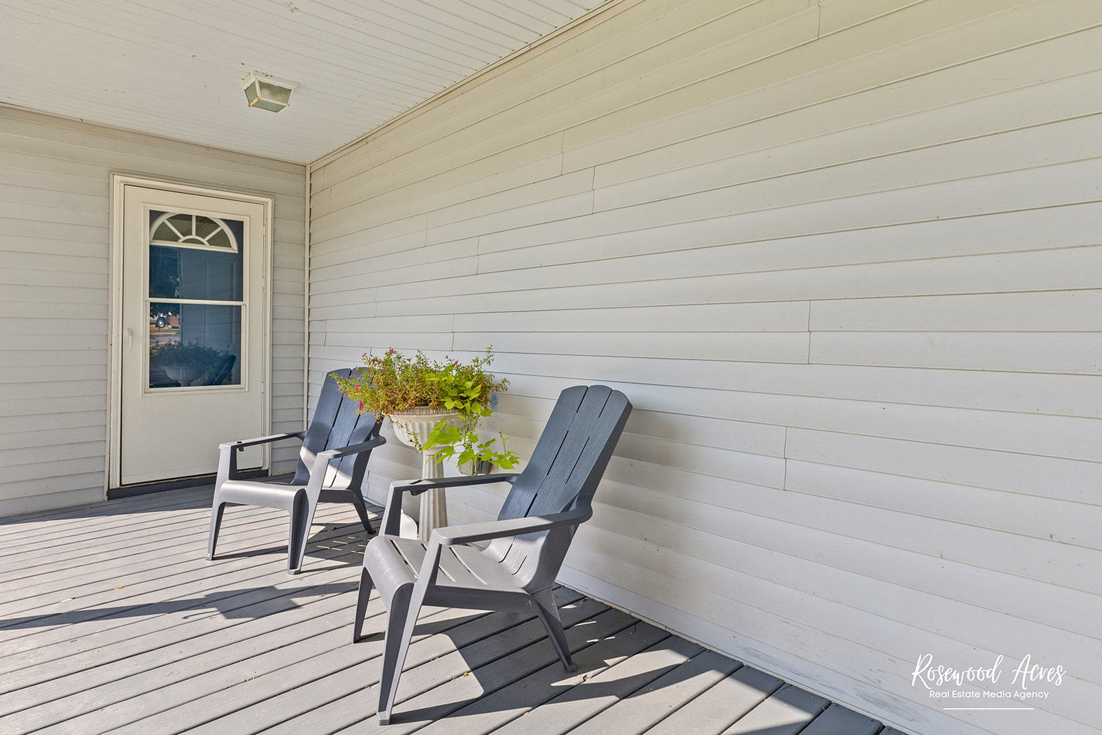 345 North 5th Avenue Kankakee, IL 60901 - Photo 3 of 22 a view of a chairs and table on the wooden floor