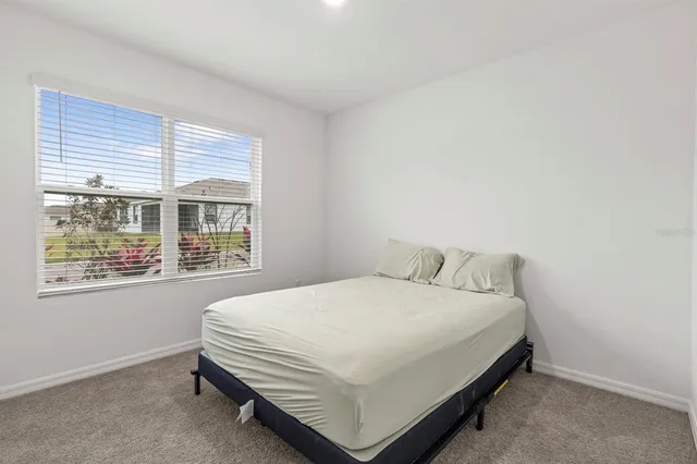 a bed room with a bed and a closet