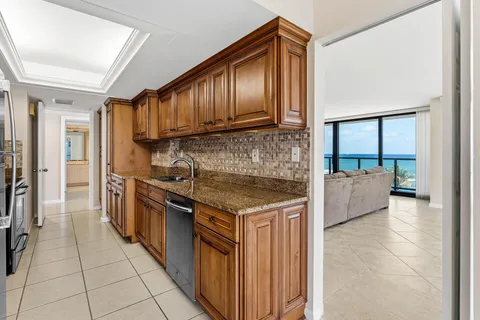 $2,095,000 | 3440 South Ocean Boulevard, Unit 502S, Palm Beach, FL 33480