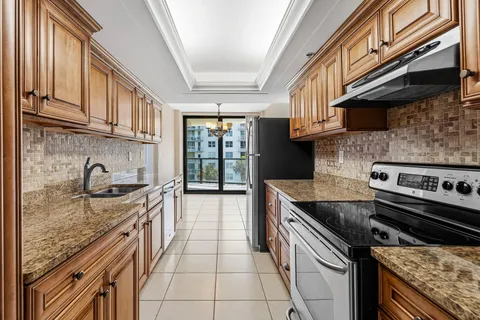 $2,095,000 | 3440 South Ocean Boulevard, Unit 502S, Palm Beach, FL 33480