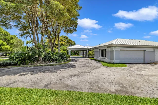 $2,700,000 | 10563 Southwest 92nd Avenue, Miami, FL 33176