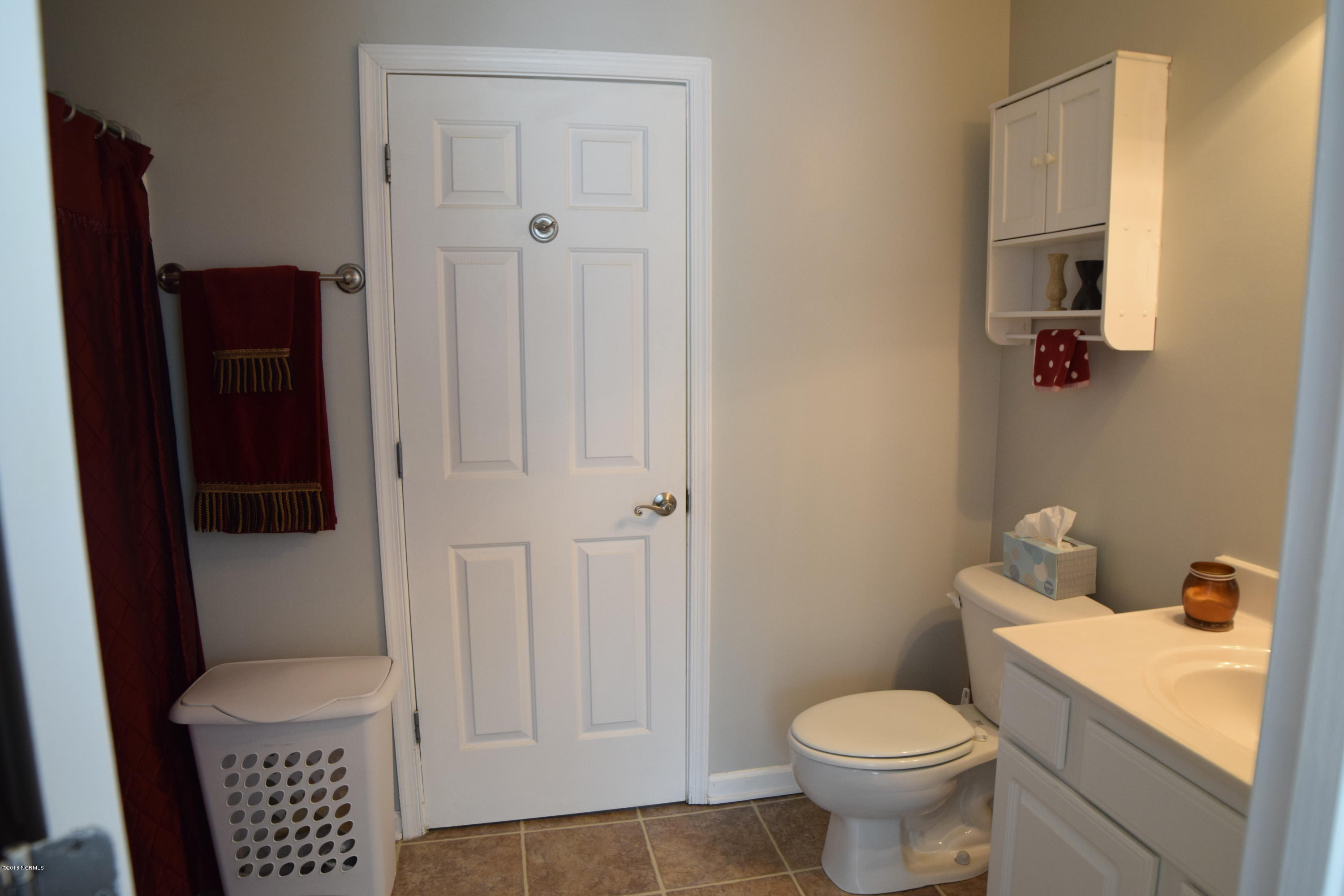 4601 Merrimon Road Beaufort, NC 28516 - Photo 12 of 39 Master Bathroom