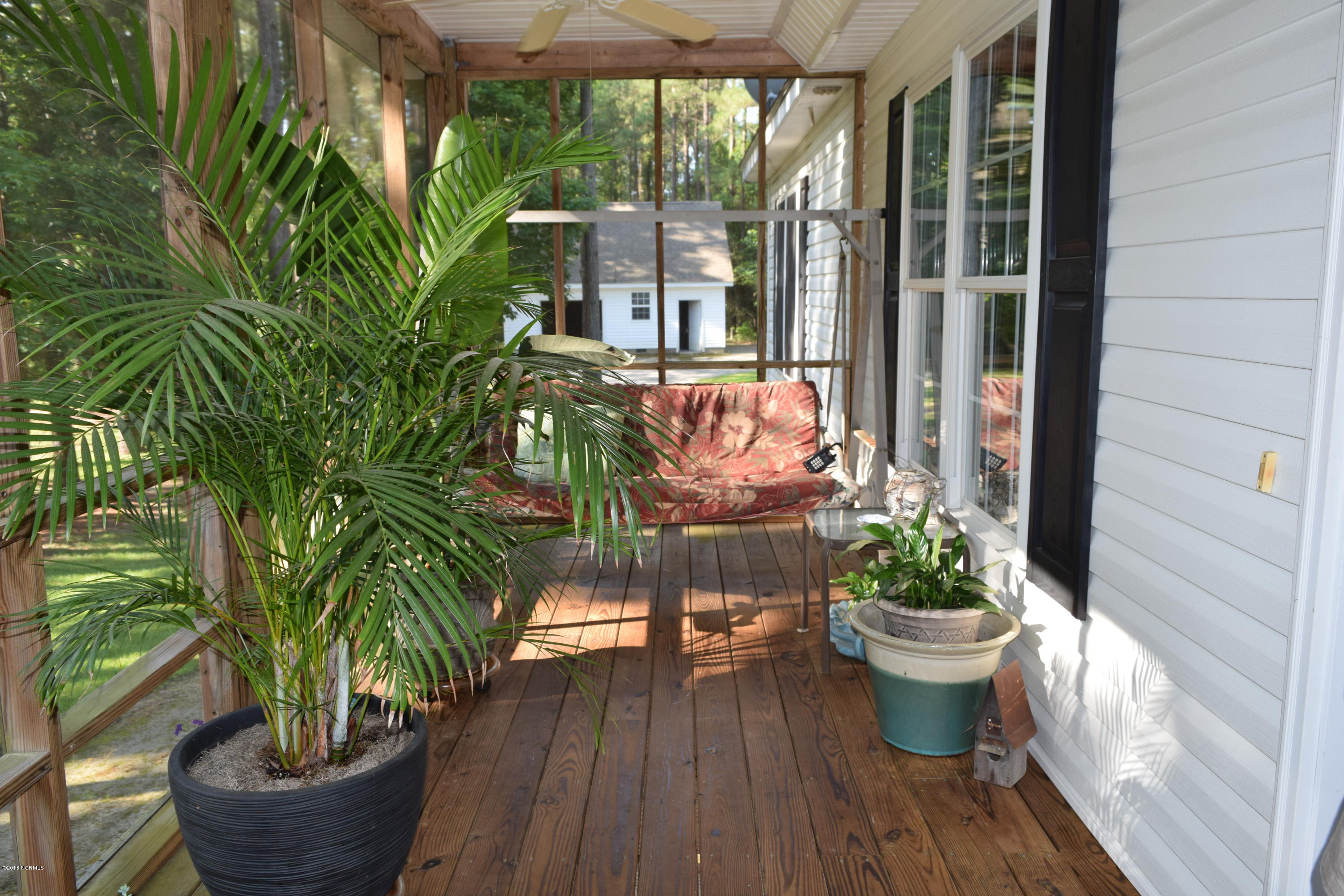4601 Merrimon Road Beaufort, NC 28516 - Photo 20 of 39 Screened-In Porch